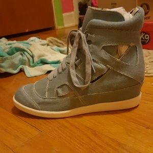 High top shoe